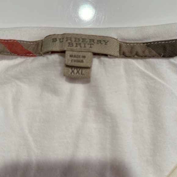 Authentic cream colored Burberry t-shirt - Picture 2 of 4